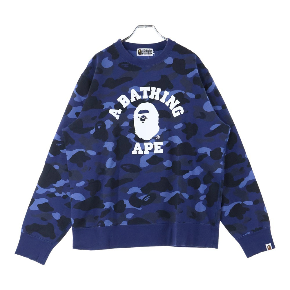 A BATHING APE(アベイシングエイプ) COLOR CAMO COLLEGE CREWNECK カモ総柄 ロゴプリント クルーネックスウェットトレーナー ブルー 001SWI301015M