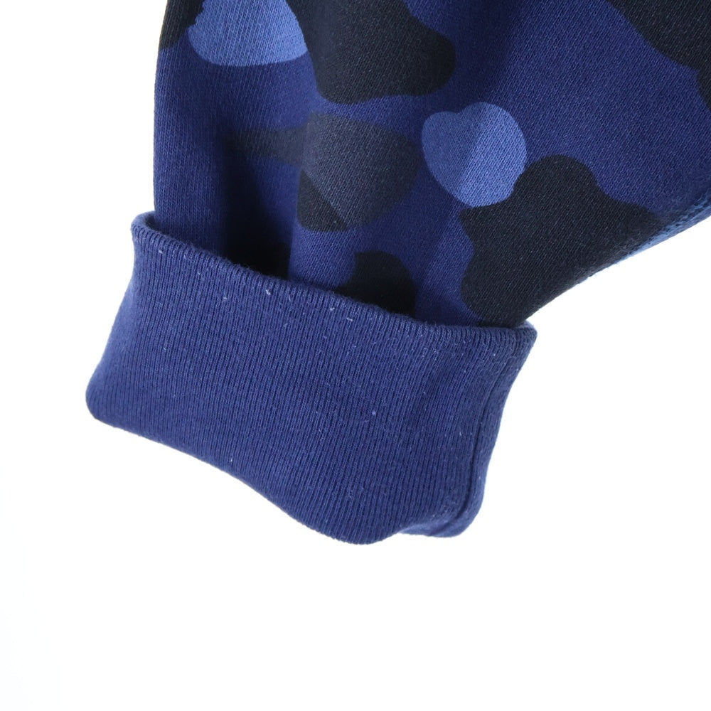A BATHING APE(アベイシングエイプ) COLOR CAMO COLLEGE CREWNECK カモ総柄 ロゴプリント クルーネックスウェットトレーナー ブルー 001SWI301015M