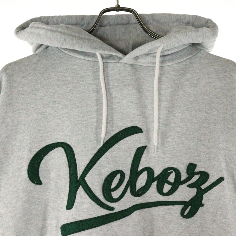 KEBOZ(ケボズ) フロントロゴパッチ フーデットスウェットパーカー グレー/グリーン