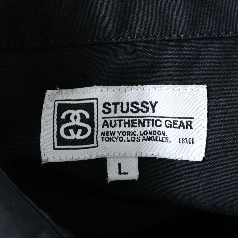 STUSSY(ステューシー) ロゴ刺繍 パッチポケット レギュラーカラー半袖シャツ ブラック