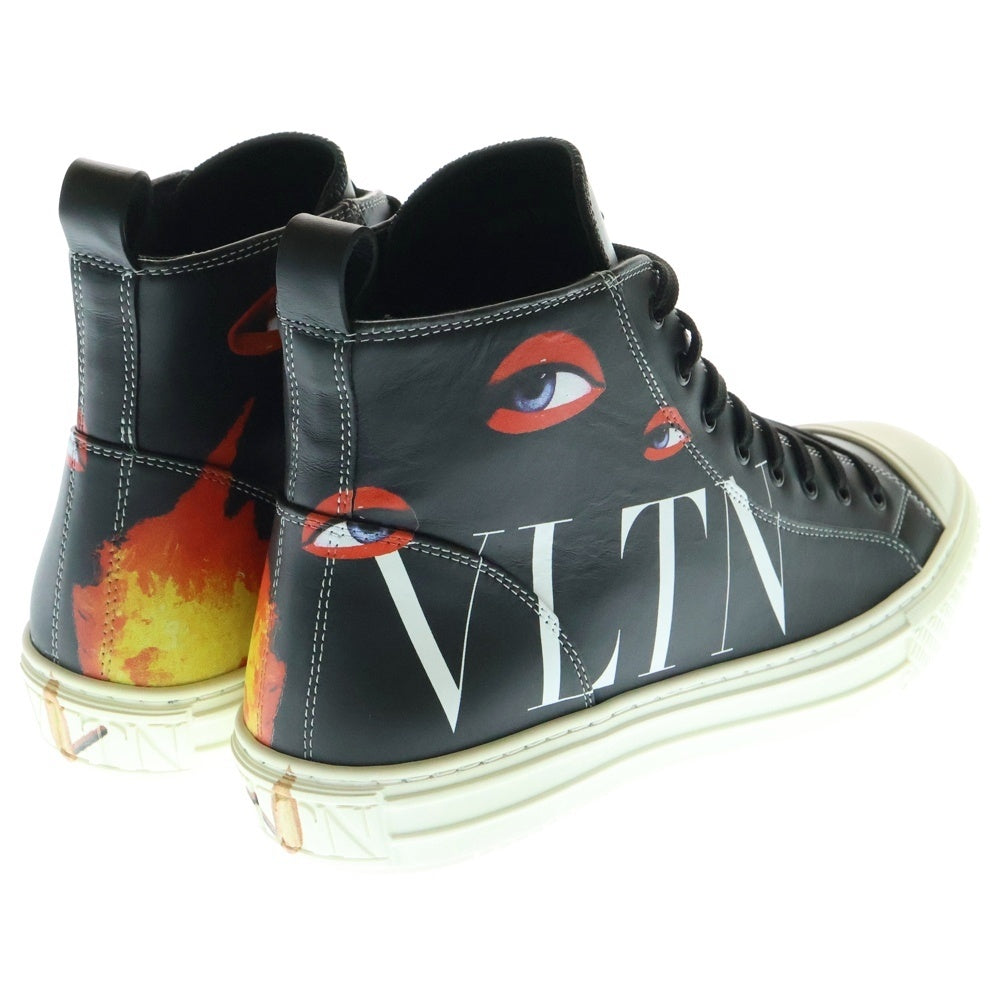 VALENTINO(ヴァレンティノ) HIGH TOP アートプリント ロゴ レザー ハイカットスニーカー ブラック/レッド UV2S0D51 TUD51Y2