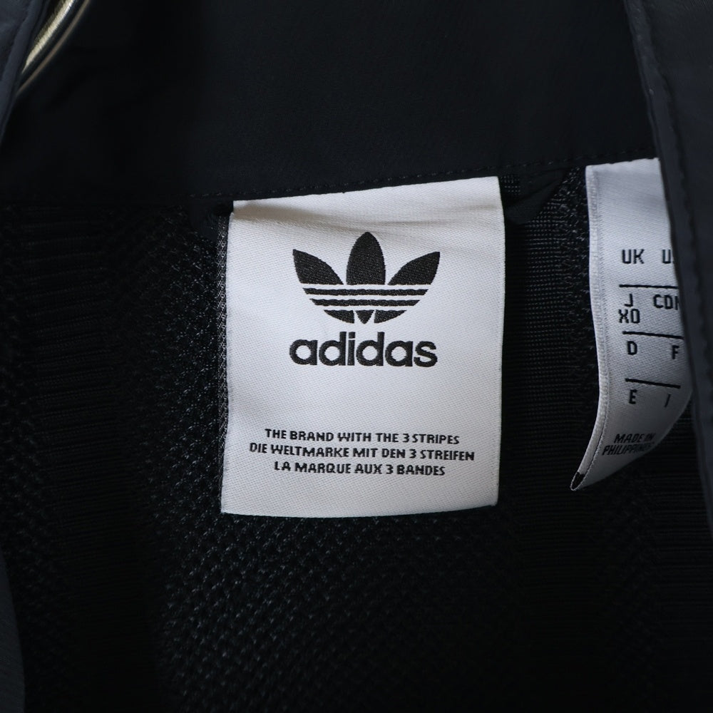 adidas(アディダス) ロゴパッチ付き サイドライン ジップアップ フーデッドマウンテンパーカー ブラック FM1371