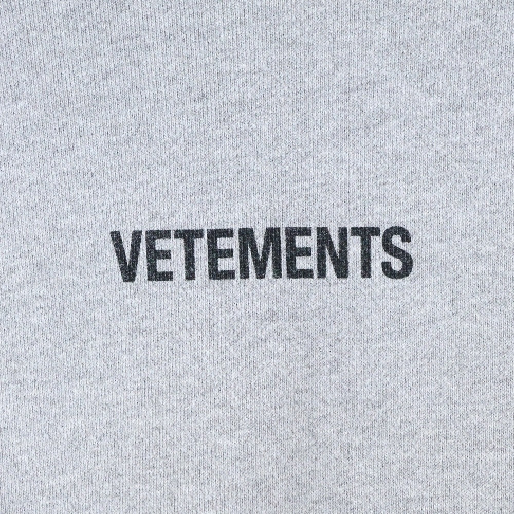 VETEMENTS(ヴェトモン) 19AW INVERTED LOGO SWEATSHIRT インバーテッド ロゴ クルーネックスウェットトレーナー グレー UAH20TR726