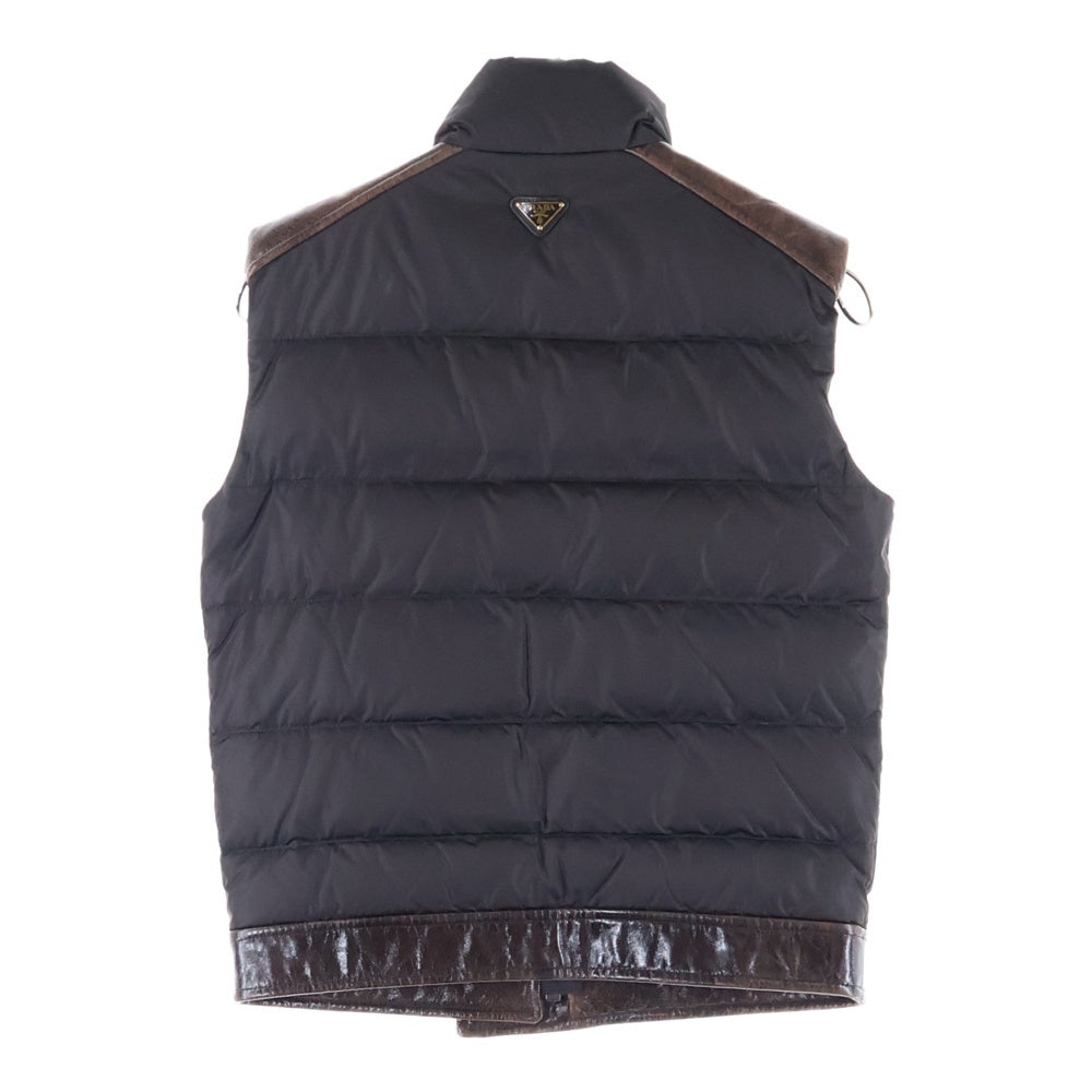 PRADA(プラダ) トライアングルロゴプレート レザースイッチング ダウンベスト ブラウン 29X536 S132 Q04