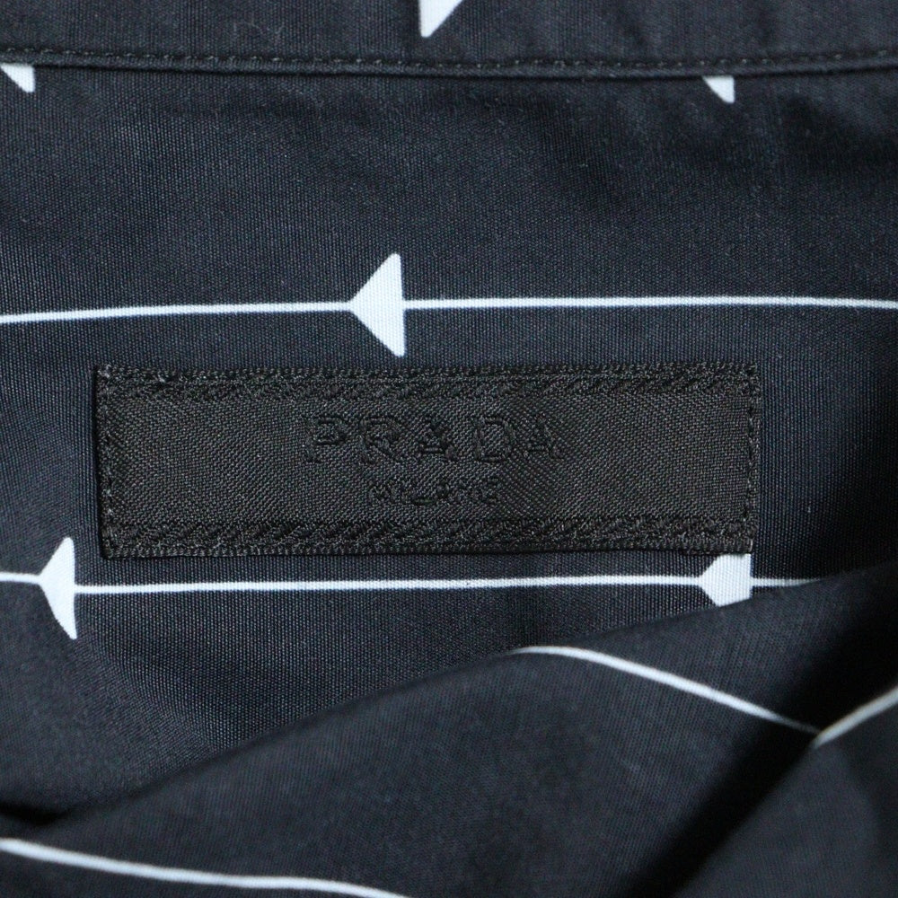 PRADA(プラダ) 総柄 トライアングルロゴ オープンカラー 半袖シャツ ブラック UCM006