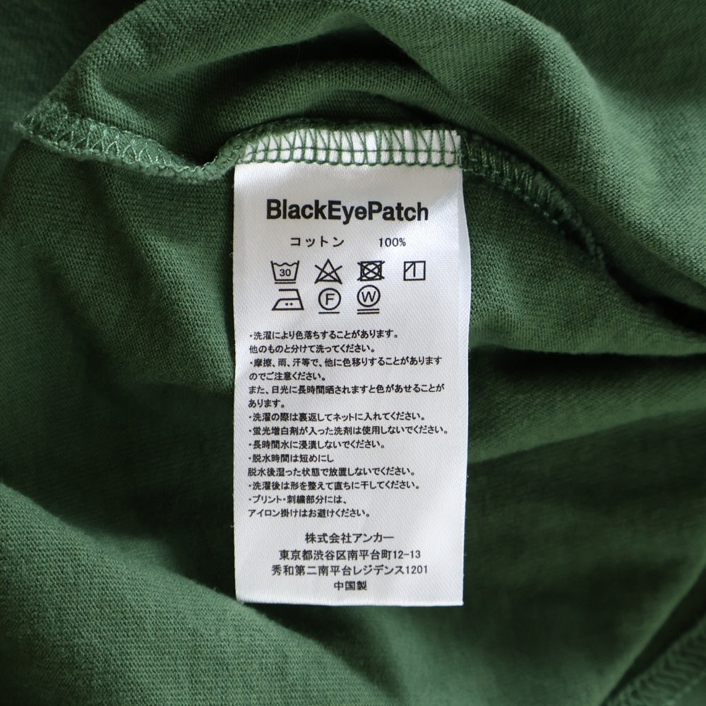 THE BLACK EYE PATCH(ブラックアイパッチ) 取扱注意 ロゴプリント クルーネック コットン 半袖 Tシャツ カットソー グリーン