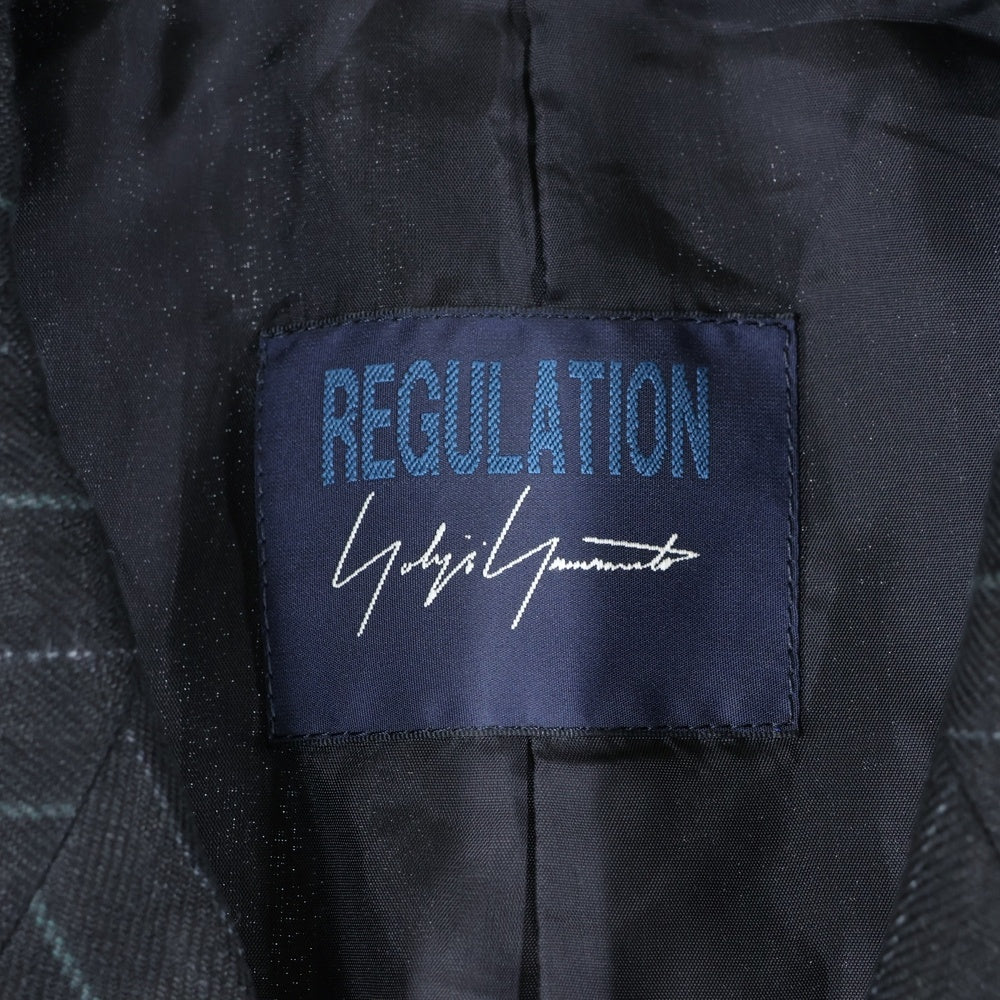 YOHJI YAMAMOTO REGULATION(ヨウジヤマモト レギュレーション) 23AW GABARDINE R-SHORT PEAKED JKT ストライプ柄 ギャバジン ショートピークジャケット ブラック FT-J51-302
