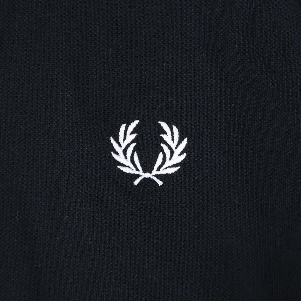 FRED PERRY(フレッドペリー) ロゴエンブロイダリー レギュラーカラー 半袖ポロシャツ ブラック WC1X 0AA