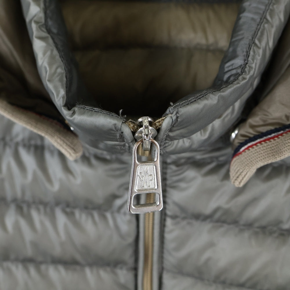 MONCLER(モンクレール) LIONEL リオネル フーデッド ライトダウンジャケット グレー 310914132799