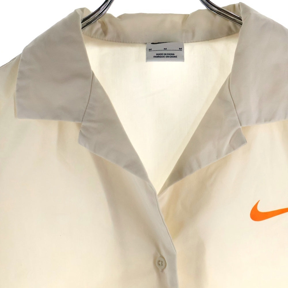 NIKE(ナイキ) AS W NSW WVN SS TOP PHANTOM ウィメンズ ウーブントップ 胸ロゴ 半袖開襟シャツ ホワイト レディース FJ7730-030
