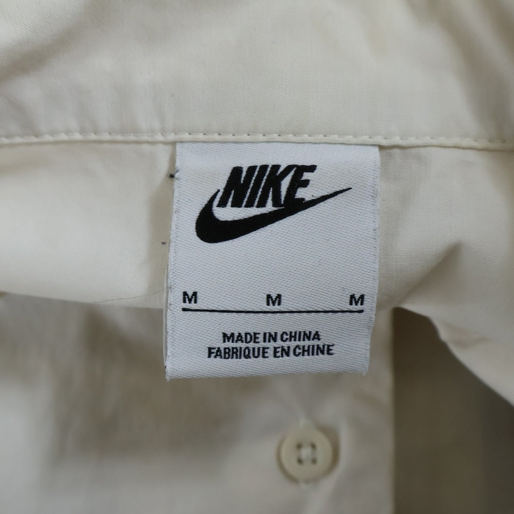 NIKE(ナイキ) AS W NSW WVN SS TOP PHANTOM ウィメンズ ウーブントップ 胸ロゴ 半袖開襟シャツ ホワイト レディース FJ7730-030