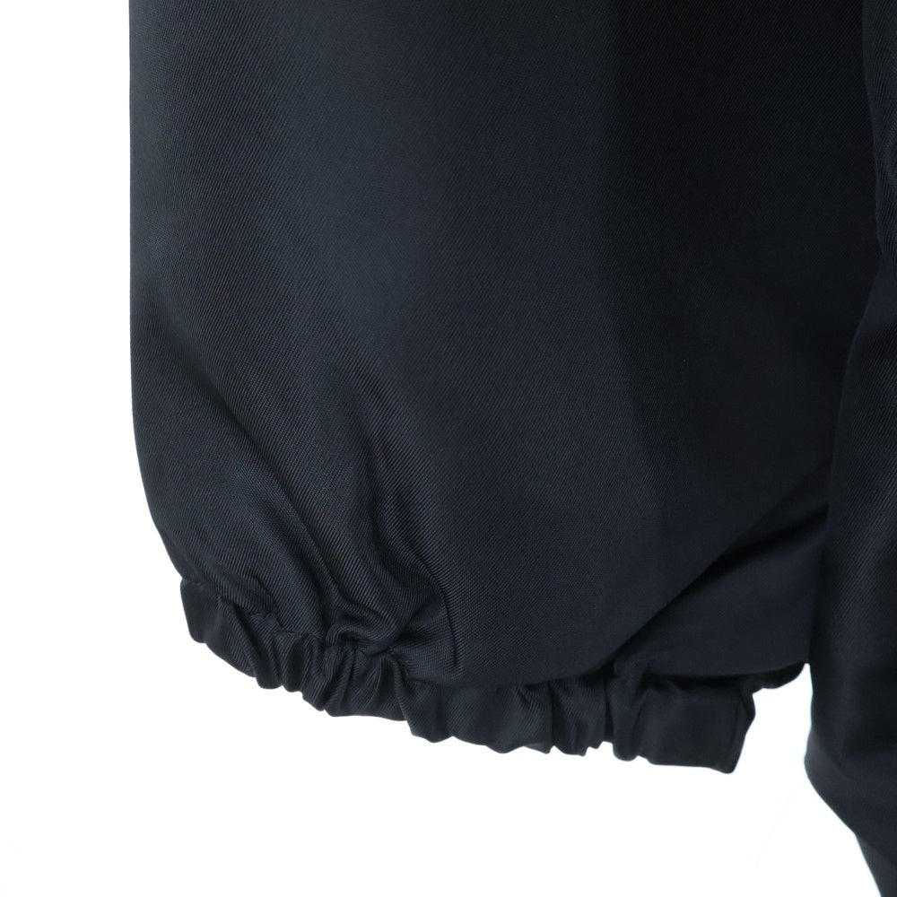 FEAR OF GOD ESSENTIALS(フィアオブゴッド エッセンシャルズ) バッグロゴプリント 裏起毛 ナイロンコーチジャケット ブラック