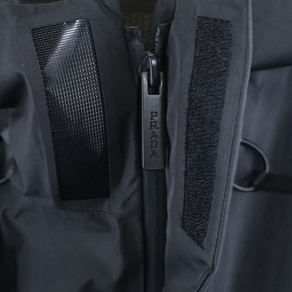 PRADA(プラダ) Extreme-Tex ウィンドブレーカー リサイクルポリエステル ウォータープルーフ ジップアップ フーデッドジャケット ブラック SGB640