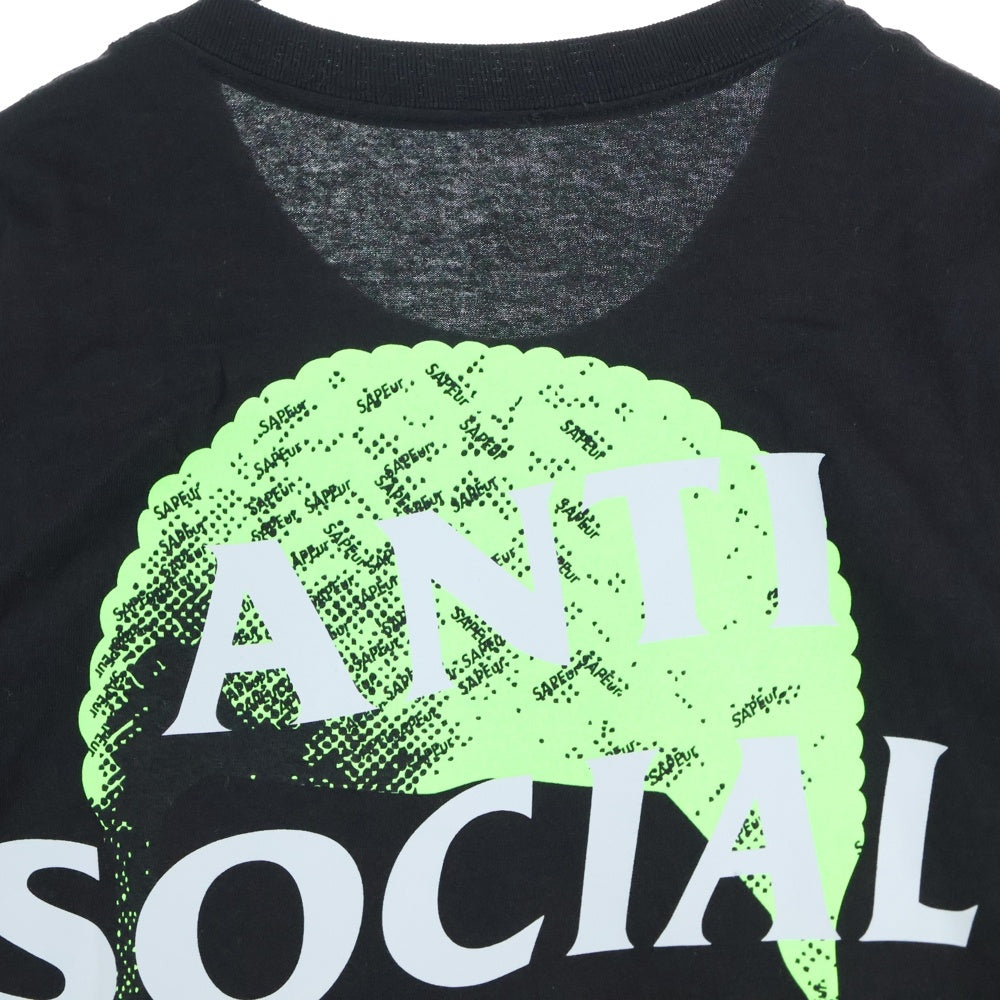 ANTI SOCIAL SOCIAL CLUB(アンチソーシャルソーシャルクラブ) ×SAPEUR サプール ロゴプリント 半袖Tシャツ カットソー ブラック