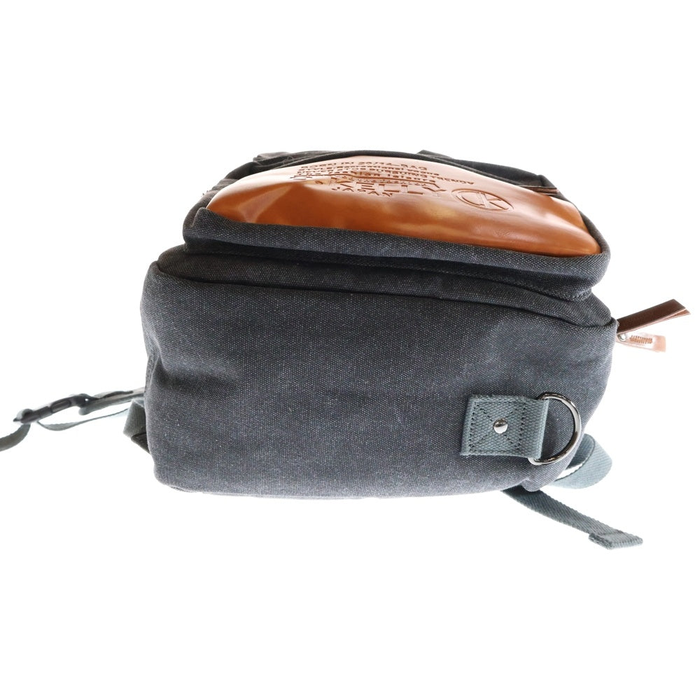 D.KELLY(ディーケリー) レザーパッチ 2WAY マルチポケット バックパック グレー/ブラウン