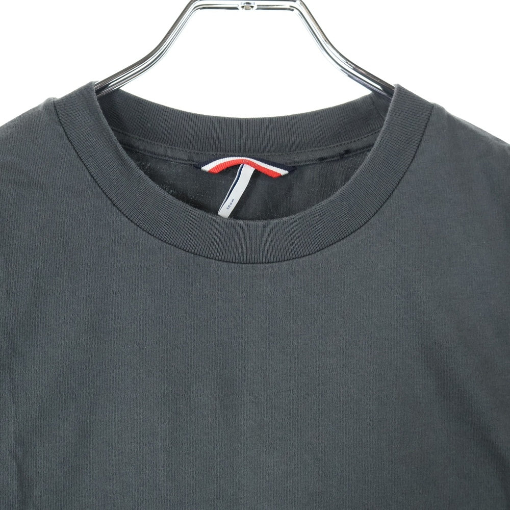 MONCLER(モンクレール) 20SS MAGLIA T-SHIRT 袖ロゴパッチ 半袖Tシャツカットソー チャコールグレー F10928C70000 V8136