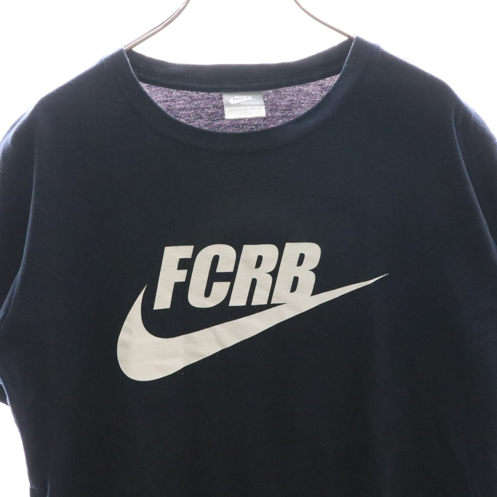F.C.R.B./F.C.Real Bristol/FCRB(エフシーアールビー/エフシーレアルブリストル) ×NIKE ナイキ フロントスウッシュロゴプリントTシャツ 半袖クルーネックカットソー ネイビー 389769