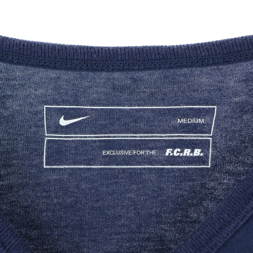 F.C.R.B./F.C.Real Bristol/FCRB(エフシーアールビー/エフシーレアルブリストル) ×NIKE ナイキ 胸スカルロゴTシャツ 半袖Vネックカットソー ネイビー 319136