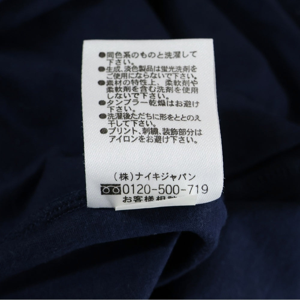 F.C.R.B./F.C.Real Bristol/FCRB(エフシーアールビー/エフシーレアルブリストル) ×NIKE ナイキ 胸スカルロゴTシャツ 半袖Vネックカットソー ネイビー 319136