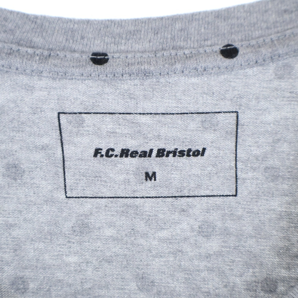 F.C.R.B./F.C.Real Bristol/FCRB(エフシーアールビー/エフシーレアルブリストル) ロゴワッペンデザイン ドット柄 クルーネックTシャツ 半袖カットソー グレー FCRB-156026