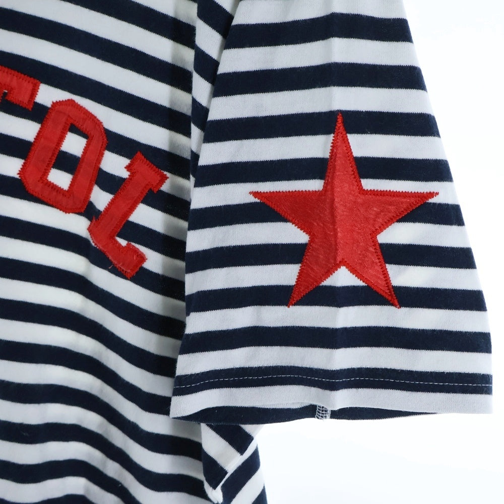 F.C.R.B./F.C.Real Bristol/FCRB(エフシーアールビー/エフシーレアルブリストル) ワッペンロゴデザイン ボーダー クルーネックカットソー 半袖Tシャツ ネイビー/ホワイト FCRB-145007