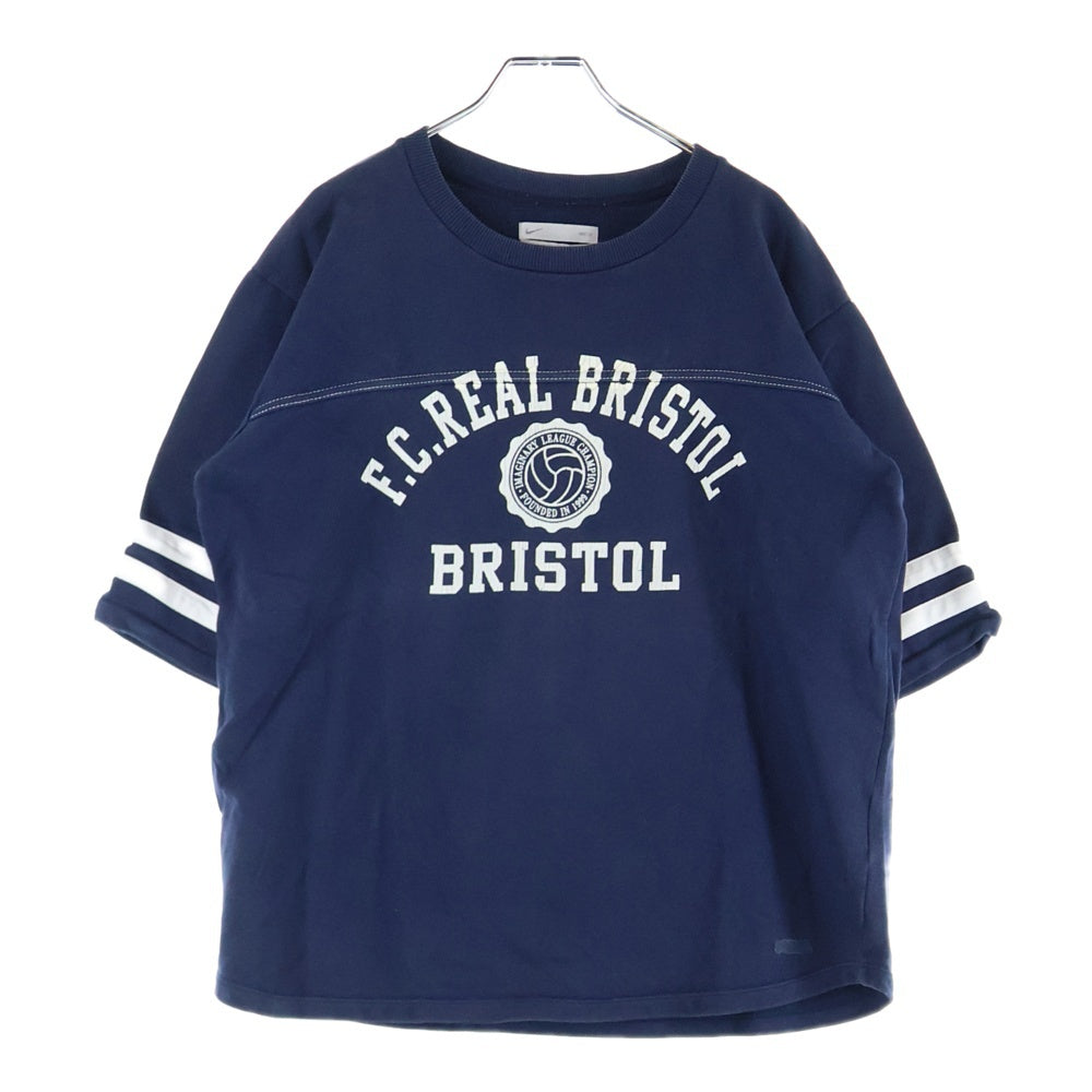 F.C.R.B./F.C.Real Bristol/FCRB(エフシーアールビー/エフシーレアルブリストル) カレッジロゴプリント 半袖スウェットトレーナー ネイビー 319027