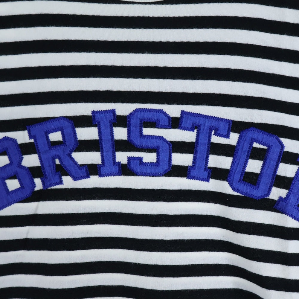 F.C.R.B./F.C.Real Bristol/FCRB(エフシーアールビー/エフシーレアルブリストル) ワッペンロゴデザイン ボーダー クルーネックカットソー 半袖Tシャツ ブラック/ホワイト FCRB-145007