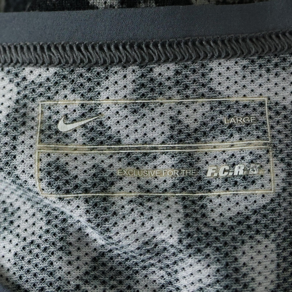 F.C.R.B./F.C.Real Bristol/FCRB(エフシーアールビー/エフシーレアルブリストル) ×NIKE ナイキ バックレオパード ロゴプリント カットソー 半袖Tシャツ グレー 465448-021