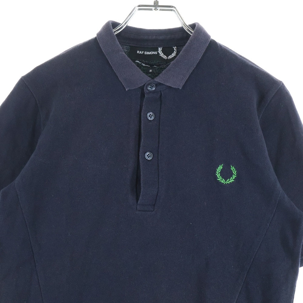 FRED PERRY(フレッドペリー) ×RAF SIMONS ラフシモンズ ロゴエンブロイダリー レギュラーカラー 半袖ポロシャツ ブラック/グリーン WC2E8BU