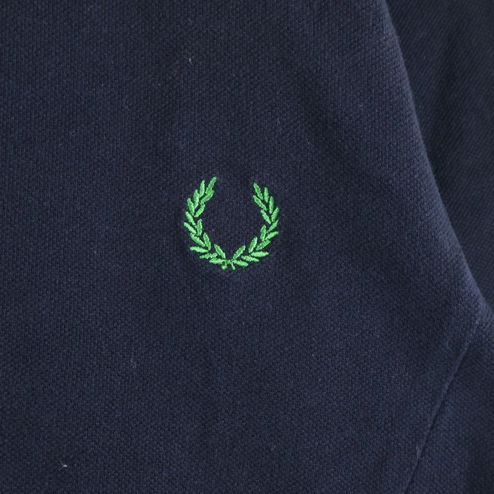 FRED PERRY(フレッドペリー) ×RAF SIMONS ラフシモンズ ロゴエンブロイダリー レギュラーカラー 半袖ポロシャツ ブラック/グリーン WC2E8BU