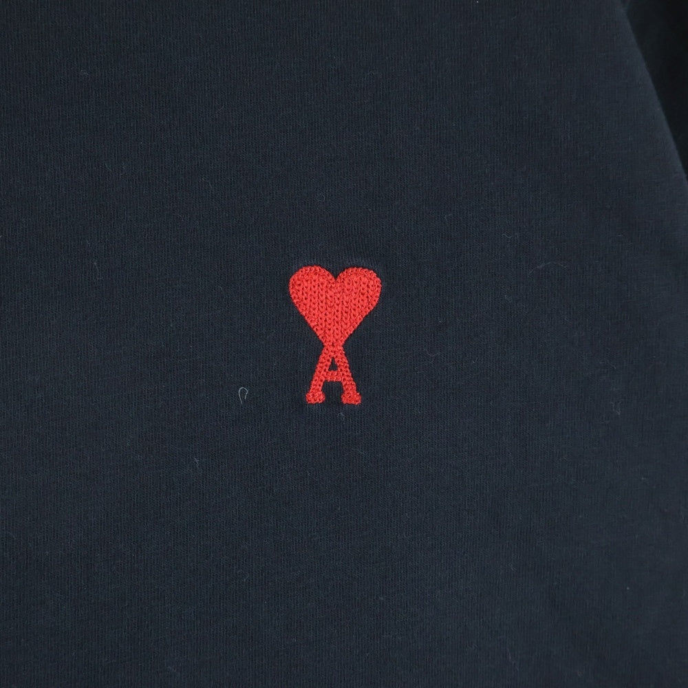 AMI Alexandre Mattiussi(アミアレクサンドルマテュッシ) ハートロゴ刺繍 クルーネック コットン 半袖Tシャツ カットソー ブラック レディース BFUTS001.724