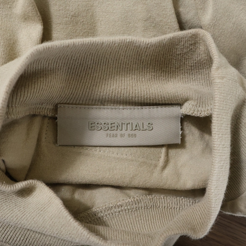 FEAR OF GOD ESSENTIALS(フィアオブゴッド エッセンシャルズ) L/S T-SHIRT フロントロゴ コットン 長袖Tシャツ カットソー ベージュ