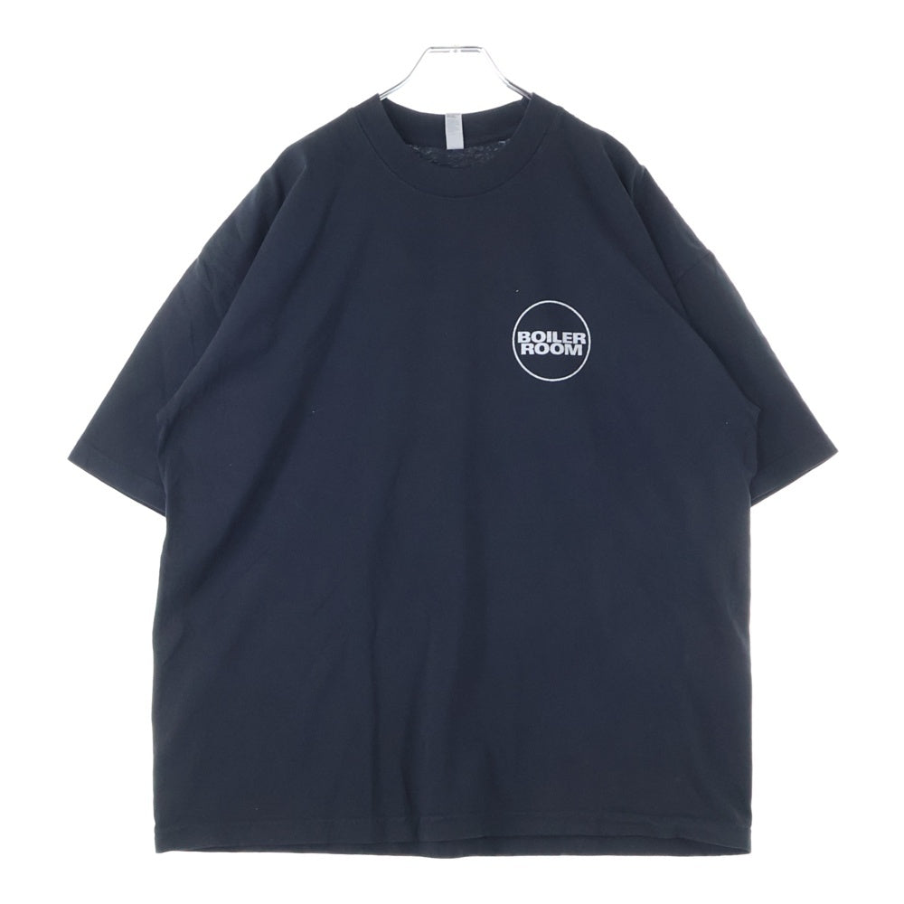 BOILER ROOM(ボイラールーム) BOILER ROOM ボイラールーム バックロゴ 半袖Tシャツ ブラック