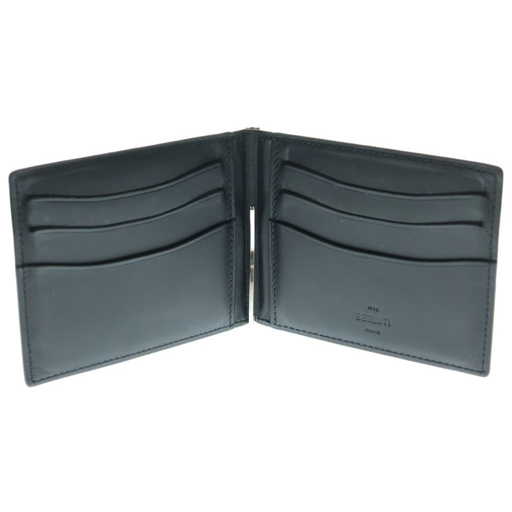 Berluti(ベルルッティ) スクリットレザー カリグラフィ マネークリップ付 ウォレット 二つ折り財布 カーキ