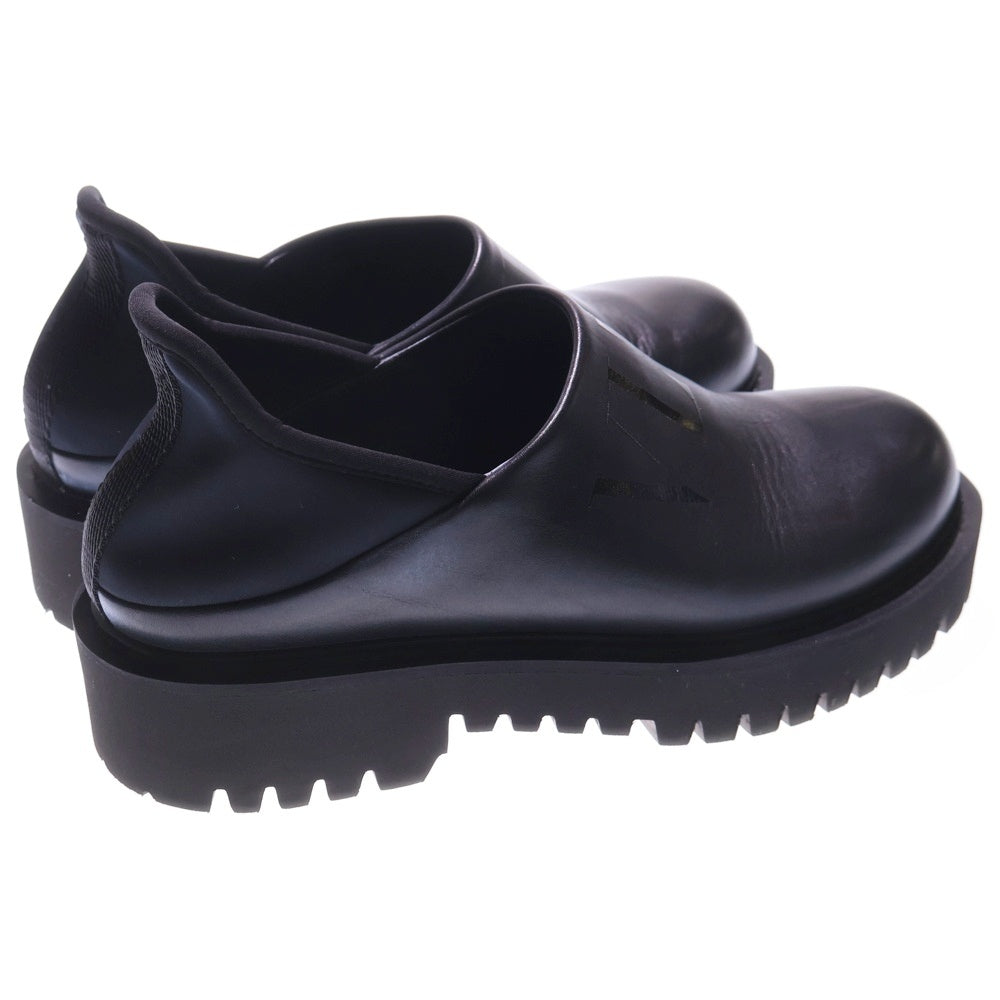 valentino garavan(ヴァレンティノガラヴァーニ) VLTNロゴ レザー スリッポン シューズ ブラック VY2S0E05