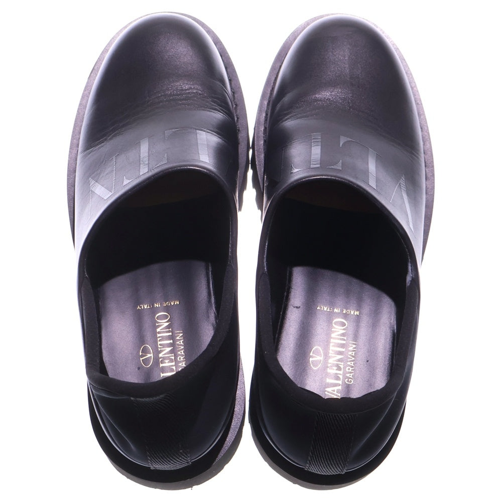 valentino garavan(ヴァレンティノガラヴァーニ) VLTNロゴ レザー スリッポン シューズ ブラック VY2S0E05