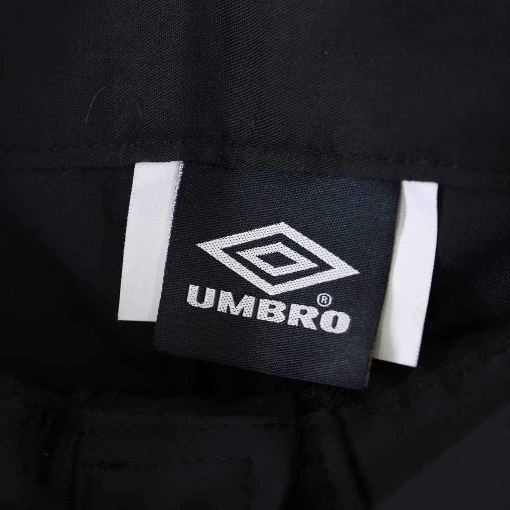 UMBRO(アンブロ) 23SS ×BASICKS ベーシックス ロゴエンブロイダリー サイドライン スラックスパンツ ブラック S4-UMB-01T