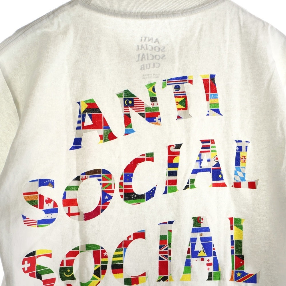 ANTI SOCIAL SOCIAL CLUB(アンチソーシャルソーシャルクラブ) 国旗ロゴプリント クルーネック半袖Tシャツ カットソー ホワイト