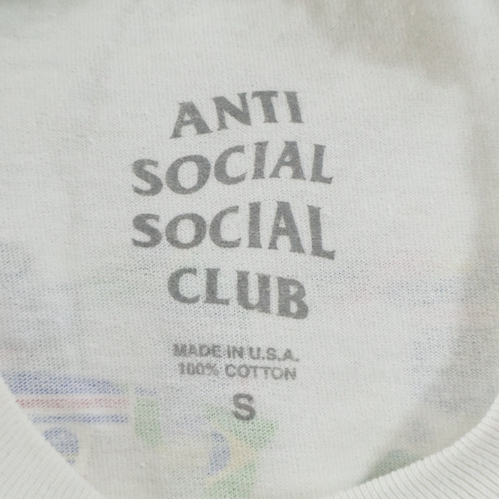 ANTI SOCIAL SOCIAL CLUB(アンチソーシャルソーシャルクラブ) 国旗ロゴプリント クルーネック半袖Tシャツ カットソー ホワイト