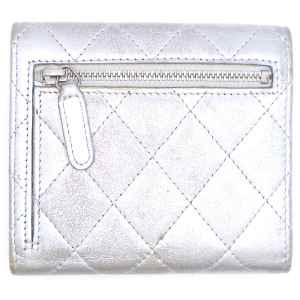 CHANEL(シャネル) マトラッセ クラシック スモール フラップ ウォレット 三つ折り財布 シルバー AP0231