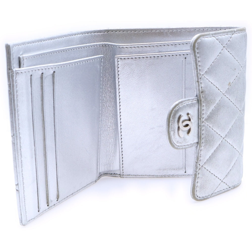 CHANEL(シャネル) マトラッセ クラシック スモール フラップ ウォレット 三つ折り財布 シルバー AP0231