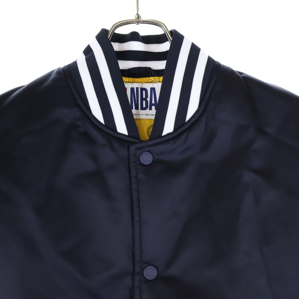 NBA(エヌビーエー) 総柄 背面ロゴエンブロイダリー ナイロン スタジアムジャケット ネイビー/イエロー UR-001