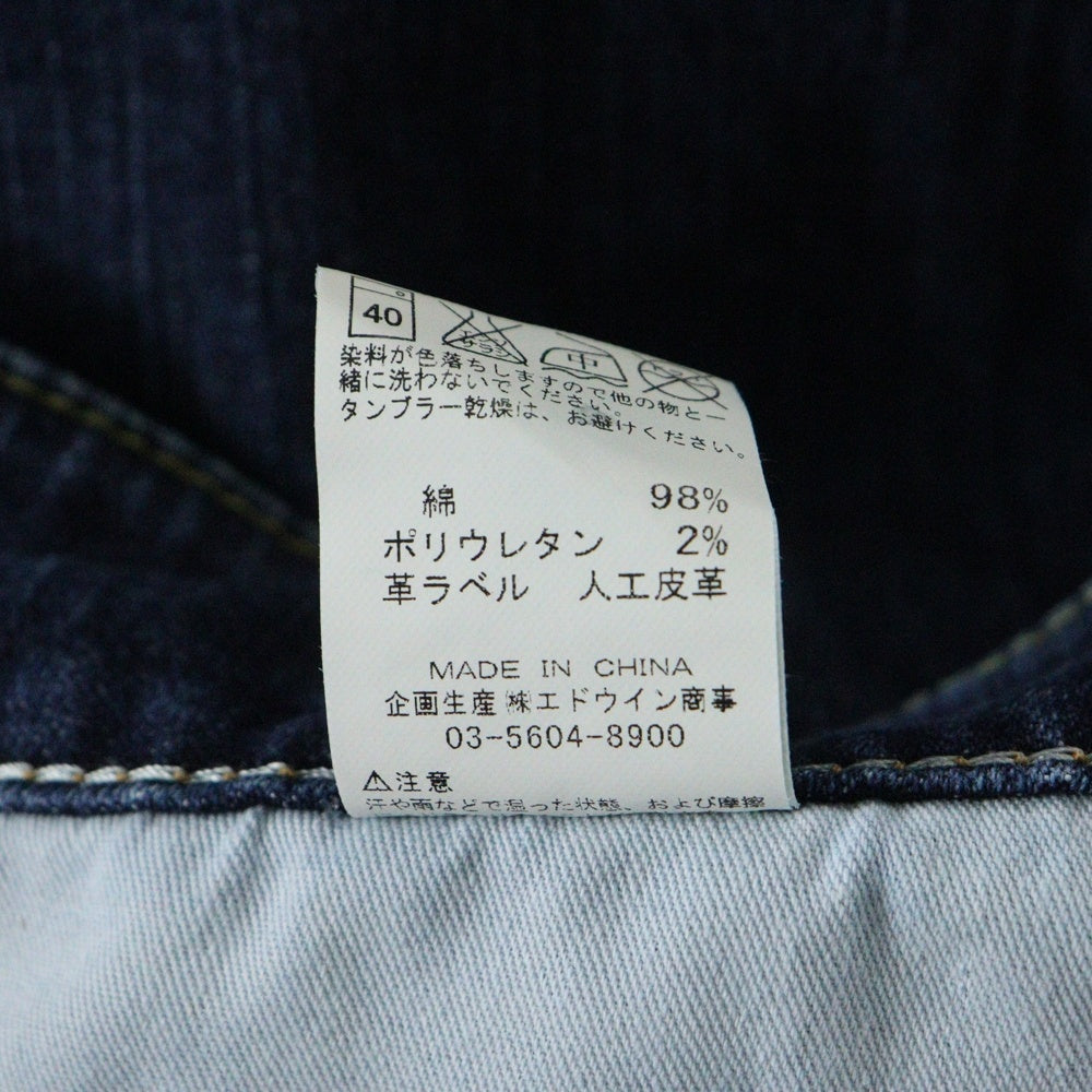 Wrangler(ラングラー) ブラックロゴパッチ ボタンフライ ストレートデニムパンツ インディゴ W34533