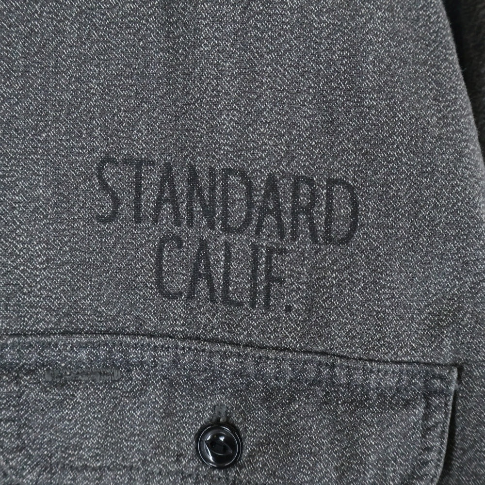 STANDARD CALIFORNIA(スタンダード カリフォルニア) 日本製 フロントロゴ ダブルフラップ コットン 長袖シャツ グレー
