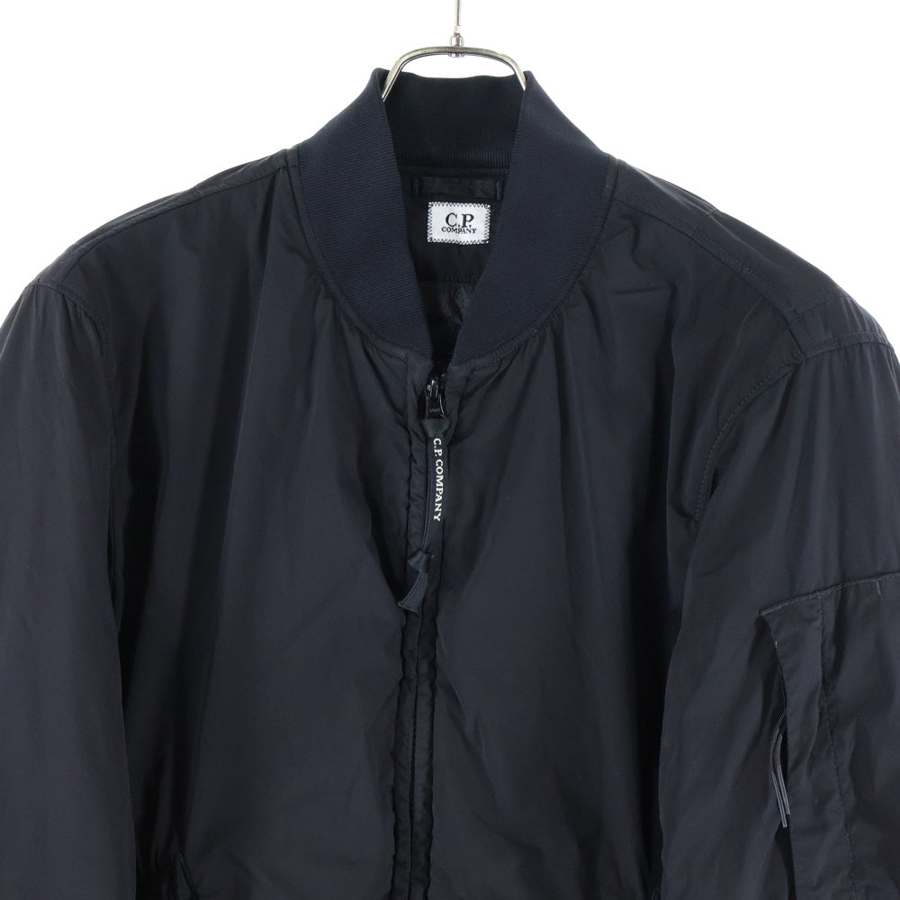 C.P. Company(シーピーカンパニー) NYCRA-R BOMBER JACKET BLACK ロゴパッチ ナイロン ボンバージャケット ブルゾン ブラック 13CMOW249A