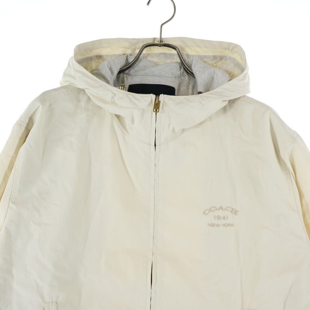 COACH(コーチ) 胸エンブロイダリーデザイン ダブルポケット ジップアップ フーデッド ナイロンジャケット ベージュ