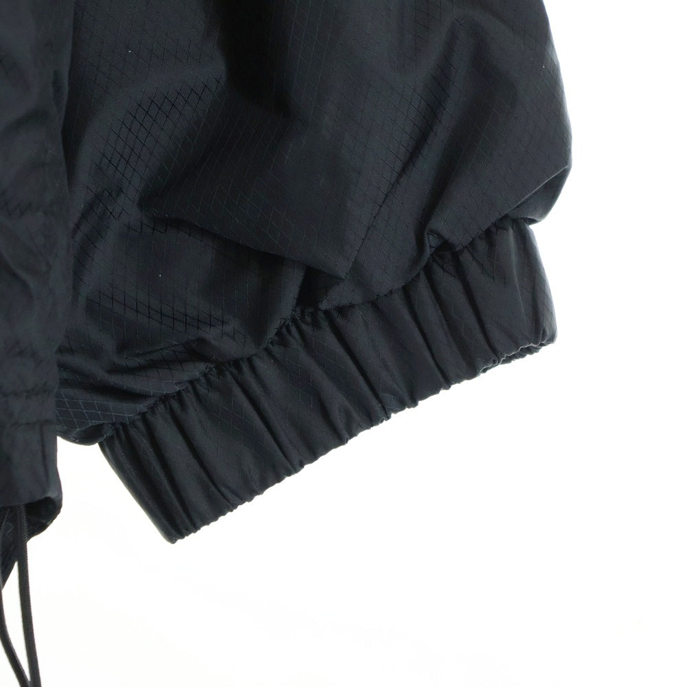 NIKE(ナイキ) ×F.C.R.B. エフシーアールビー 胸ロゴデザイン マルチポケット フーデッド ジップアップ ナイロンジャケット ブラック F0 MAS