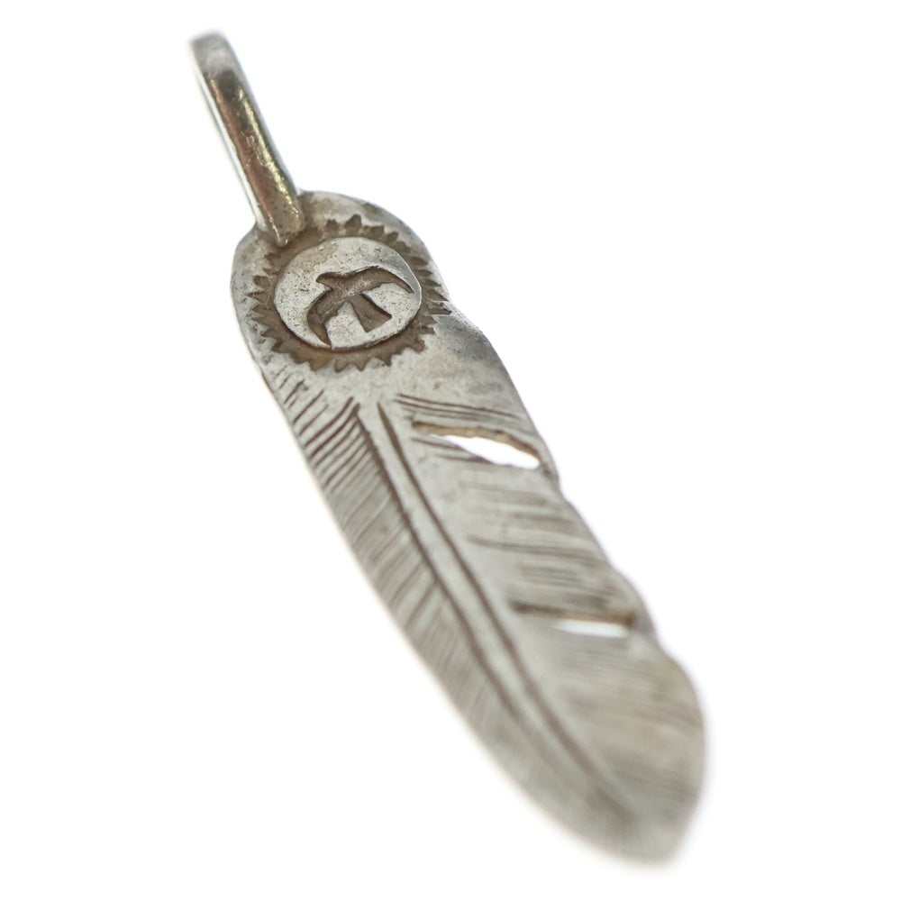 goro's(ゴローズ) SVフェザー中 ペンダントトップ シルバー 右向き