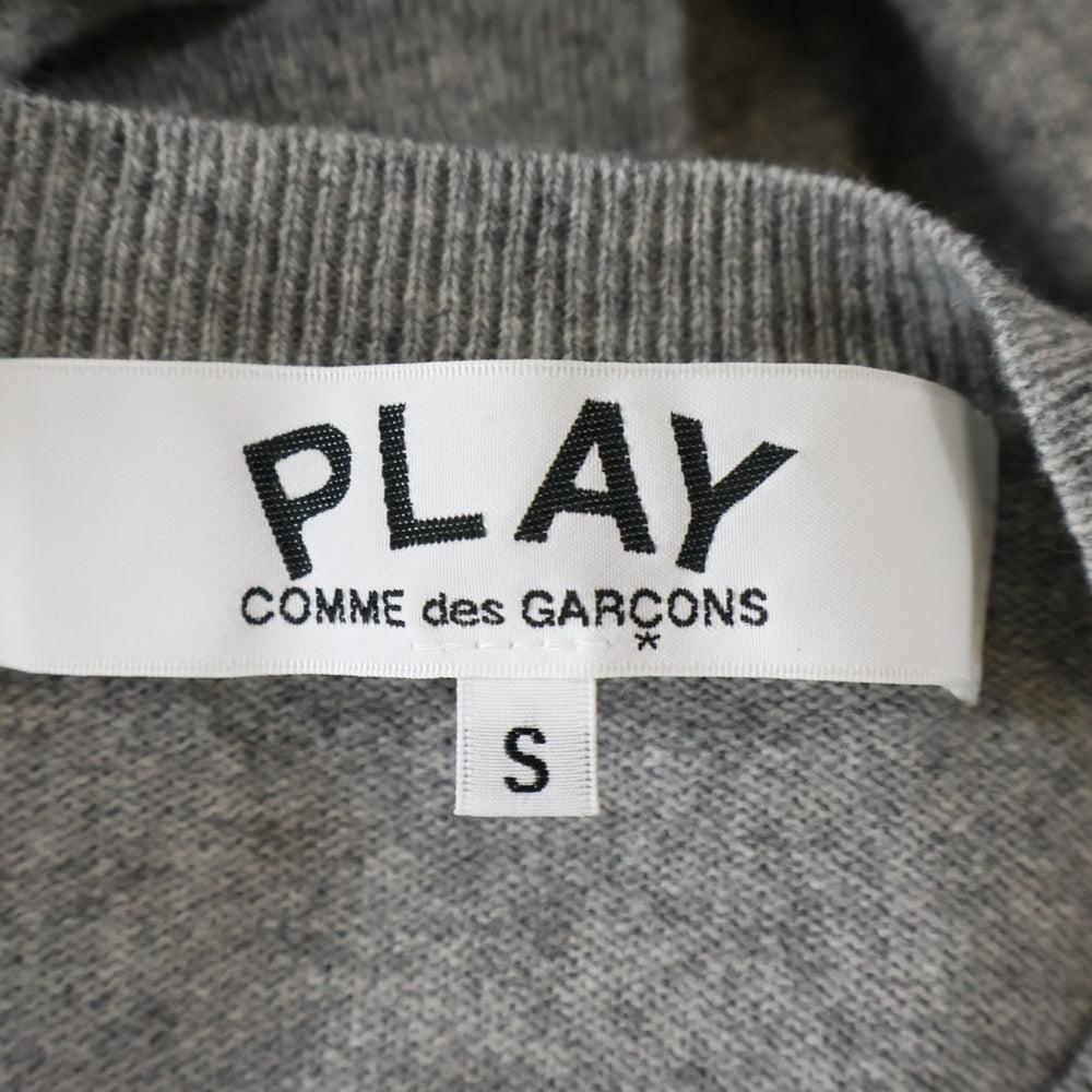 PLAY COMME des GARCONS(プレイコムデギャルソン) AD2024 ハート ワッペン ロゴ ウール ニット カーディガン レディース グレー AX‐N023