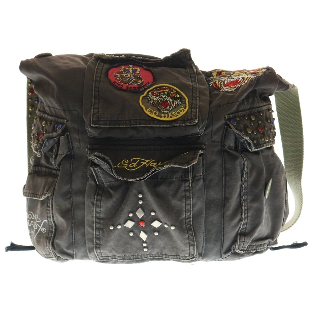 Ed Hardy(エドハーディー) マルチワッペン スタッズ付き マルチポケット ショルダーバッグ ブラウン
